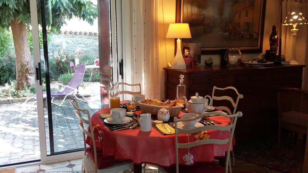 L' Esterlanges Suite Famille 2 Chambres 4 Personnes Proche Puydufou Saint-Vincent-Sterlanges Dış mekan fotoğraf