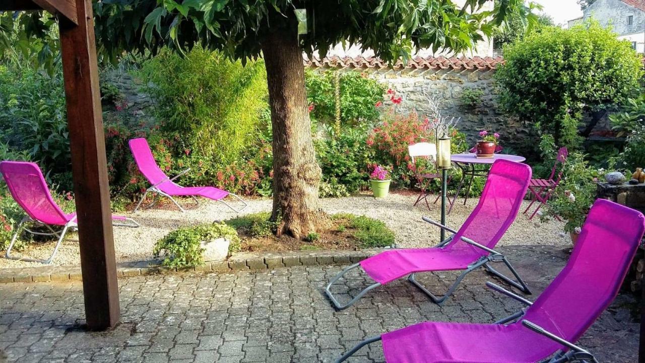 L' Esterlanges Suite Famille 2 Chambres 4 Personnes Proche Puydufou Saint-Vincent-Sterlanges Dış mekan fotoğraf